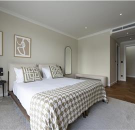 Selection of 5 bedroom seafront villas with pool on Ciovo near Trogir, sleeps 10